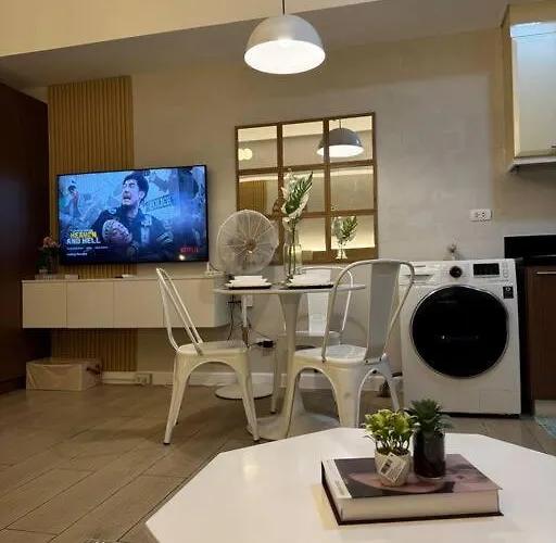 Staycation In Venice Residences Mckinley With Balcony