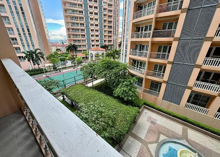Staycation In Venice Residences Mckinley With Balcony